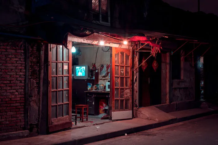 “Shikumen” Lane Houses Are Being Torn Down Across Shanghai, And I Wanted To Capture These Historic Streets Before It Was Too Late (22 Pics)