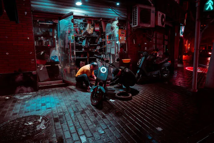 “Shikumen” Lane Houses Are Being Torn Down Across Shanghai, And I Wanted To Capture These Historic Streets Before It Was Too Late (22 Pics)