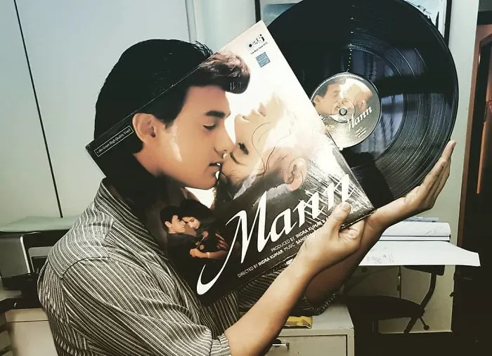 People Blend Themselves In With Vinyl (73 Pics)