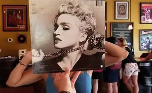 People Blend Themselves In With Vinyl (73 Pics)