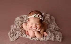 Nurse-Turned-Photographer Adds Smiles On Professional Baby Photos And It's Hysterical (16 Pics)