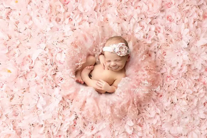 Nurse-Turned-Photographer Adds Smiles On Professional Baby Photos And It's Hysterical (16 Pics)