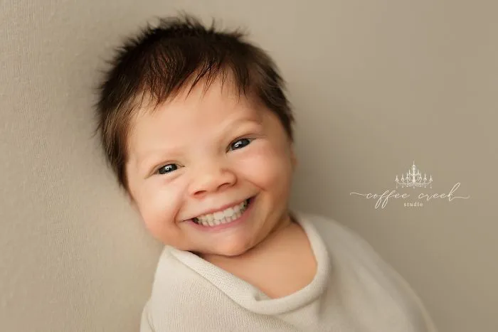 Nurse-Turned-Photographer Adds Smiles On Professional Baby Photos And It's Hysterical (16 Pics)