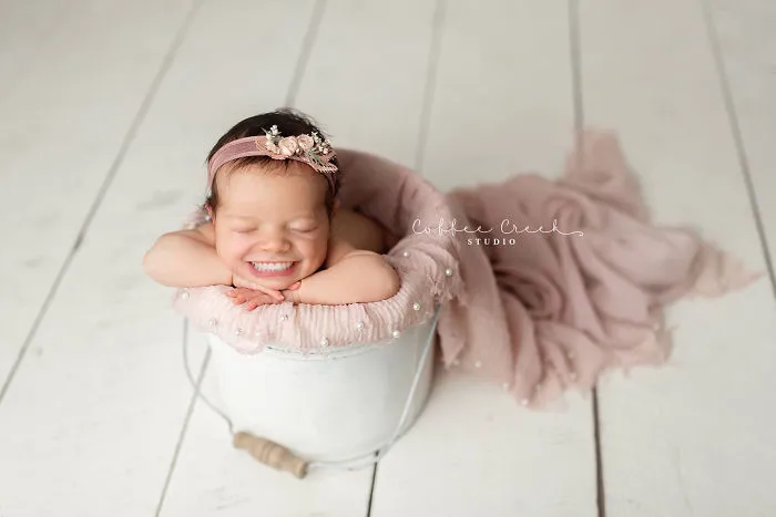 Nurse-Turned-Photographer Adds Smiles On Professional Baby Photos And It's Hysterical (16 Pics)