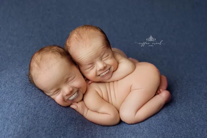 Nurse-Turned-Photographer Adds Smiles On Professional Baby Photos And It's Hysterical (16 Pics)