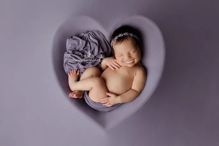 Nurse-Turned-Photographer Adds Smiles On Professional Baby Photos And It's Hysterical (16 Pics)