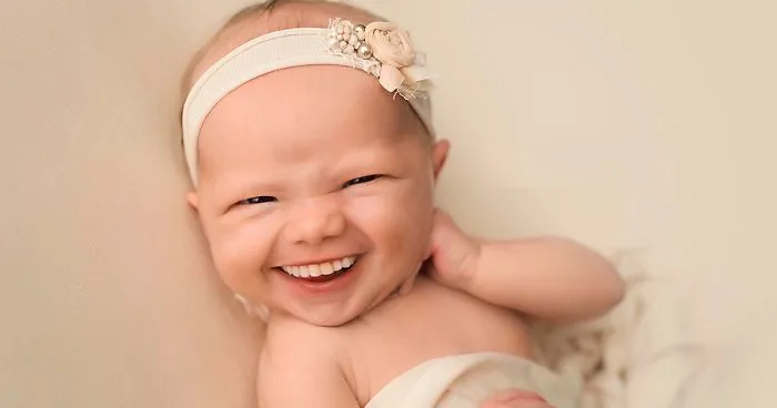 Nurse-Turned-Photographer Adds Smiles On Professional Baby Photos And It's Hysterical (16 Pics)