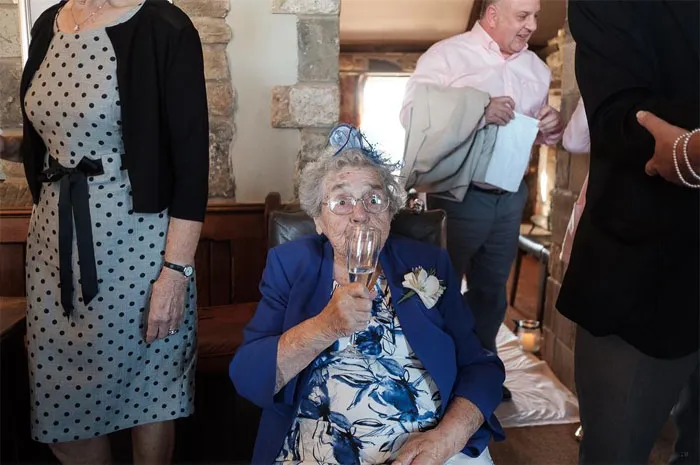 'Not A Wedding Photographer' Captures The Chaos Of People's Special Day (30 Funny Pics)