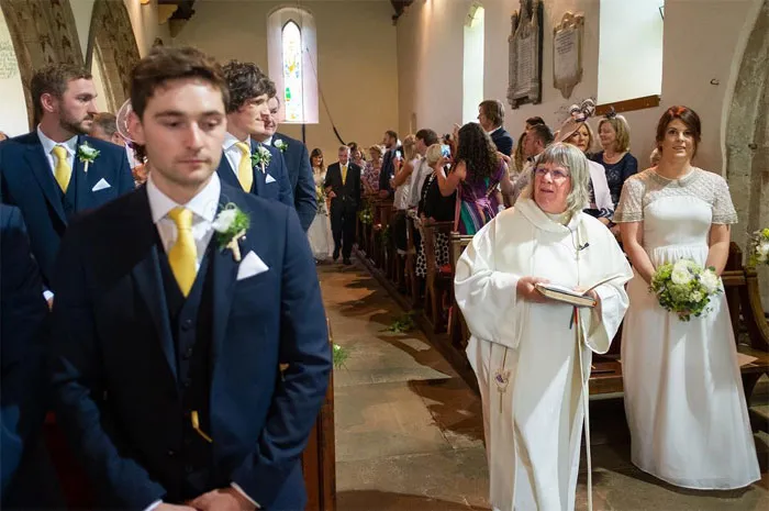 'Not A Wedding Photographer' Captures The Chaos Of People's Special Day (30 Funny Pics)