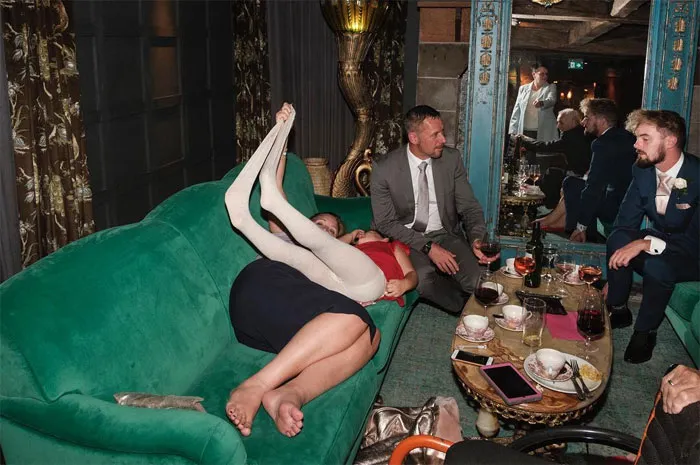 'Not A Wedding Photographer' Captures The Chaos Of People's Special Day (30 Funny Pics)