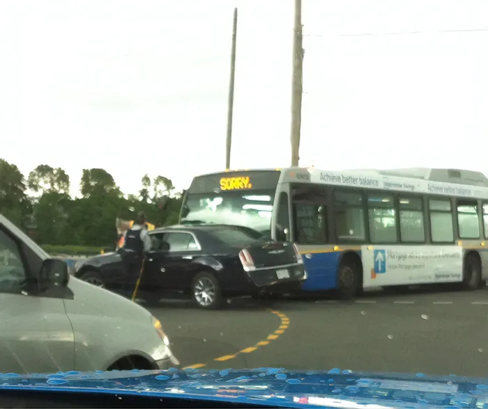 En Canadá hasta los buses se disculpan por tener un accidente