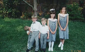 45 People Share The Funniest Pics They Have With Their Siblings, Prove It’s A Blessing And A Curse To Have Them