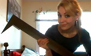 Woman Buys An Uruk-Hai Sword, Shows The World How Helpful It is In Daily Life (17 Pics)