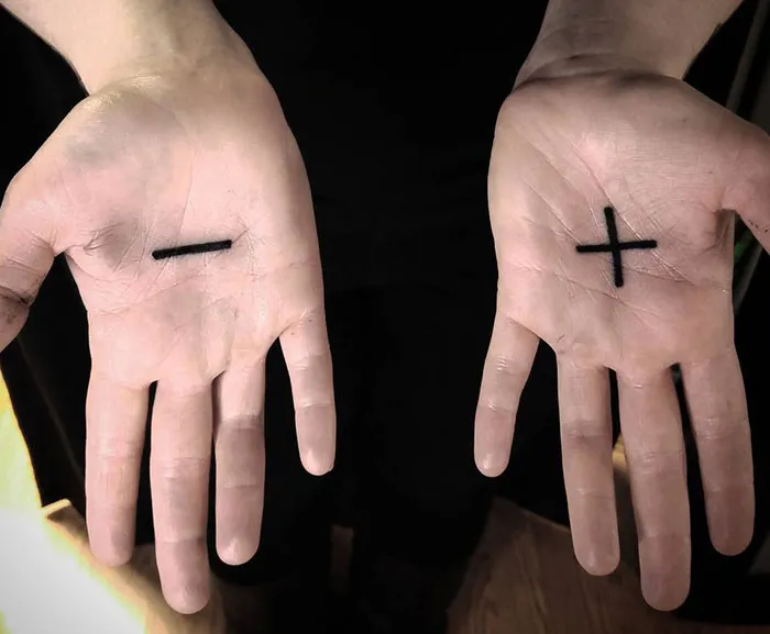 Palm Tattoos Are A Serious Undertaking But I Assure You Ariel Is Up To The Task