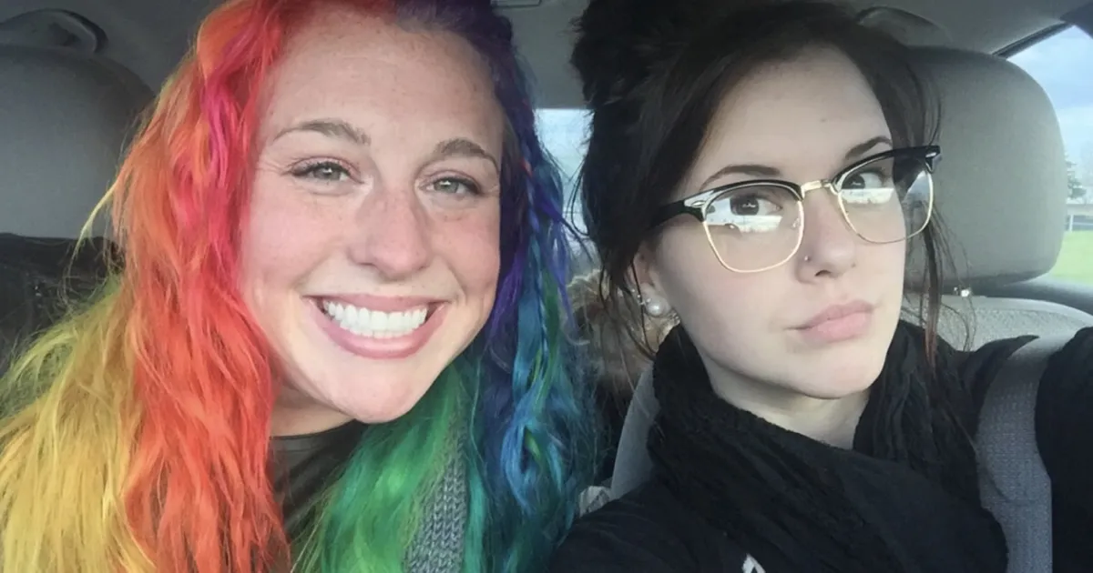 Estas fotos de dos hermanas radicalmente distintas y sus hogares se han vuelto virales en Twitter