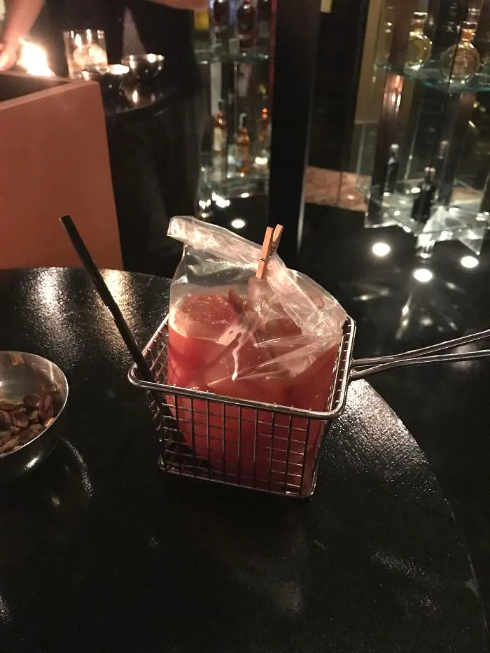 A mi novio le han servido así el Bloody Mary