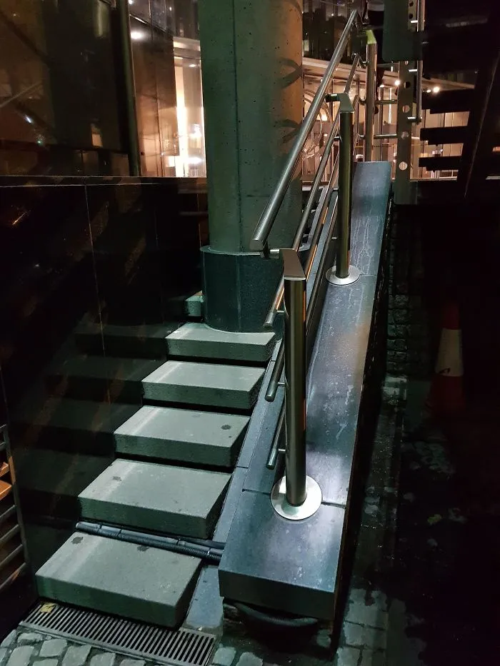 Nos perdimos y encontramos estas escaleras