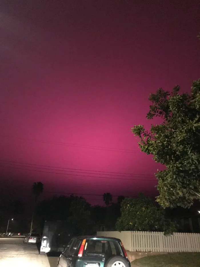 This Purple Sky In Southern California Seen At 1:30am And Lasted For Only About 5 Minutes Before Fading Away. What Is This Thing?