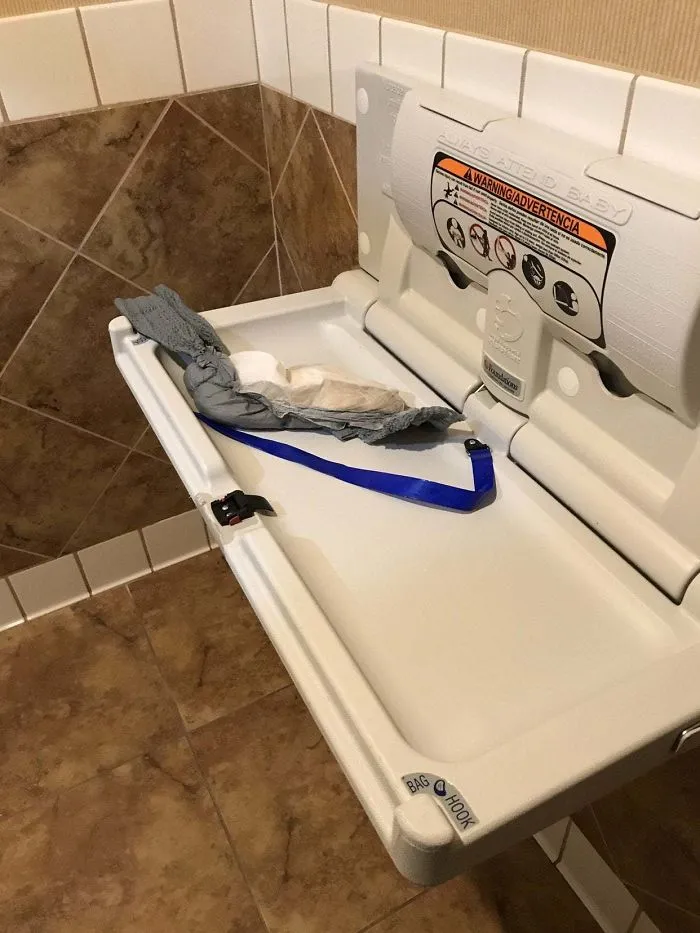 I Work At A Hotel, Opened The Diaper Table And Found A Gift
