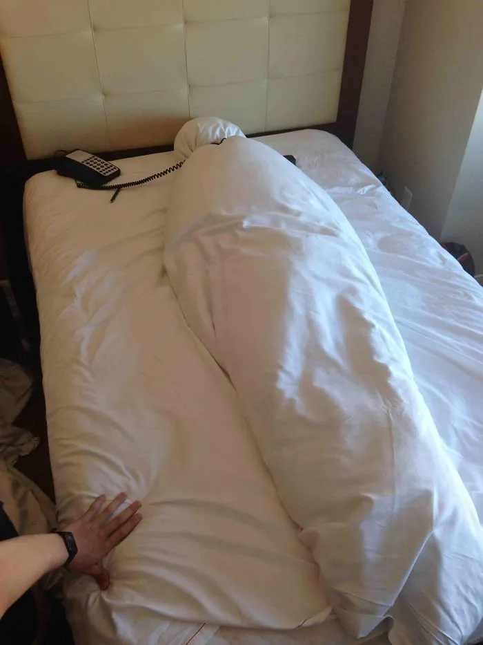 Así dejó mi amigo su habitación de hotel