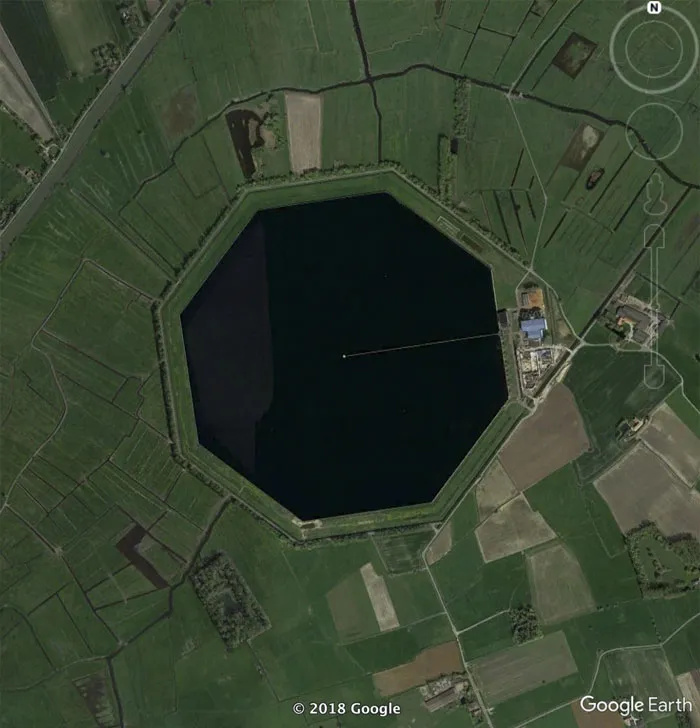 Guy Searches For Interesting Things On Google Earth And Here's 30 Of His Best Finds