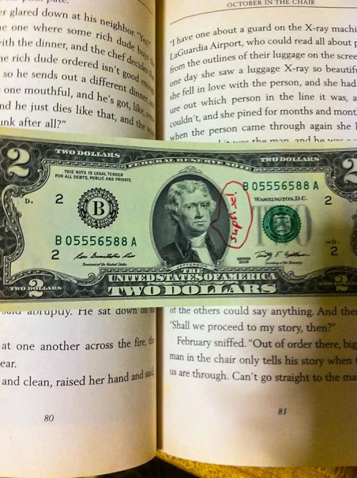 Sorpresa en un libro de la biblioteca