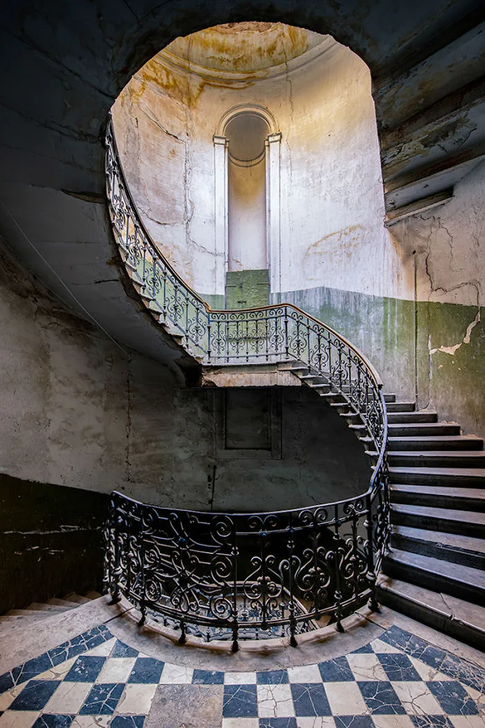 S Curve - The Same Staircase, A Different Angle