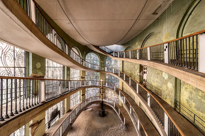 Soviet Twirls & Swirls - Former Cable Car Station In Tbilisi (Now Full Of Graffiti)