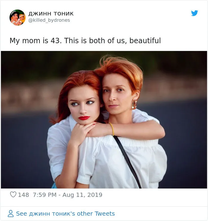 Daughter Brags About How Good Her Mom Looks, Accidentally Starts A Viral Thread (33 Pics)