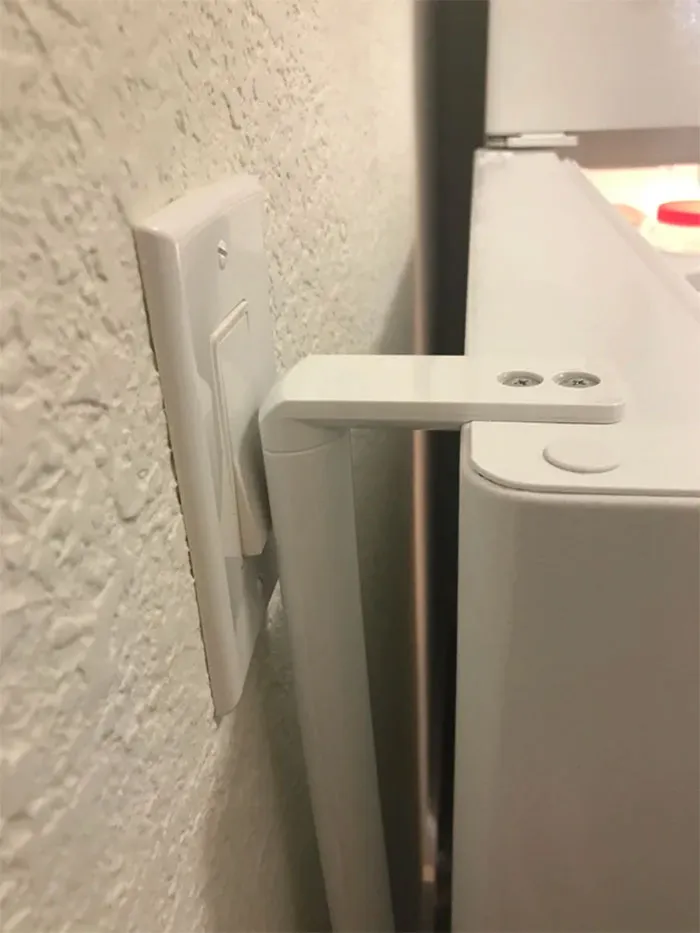 Opening My Fridge Turns Off The Kitchen Light