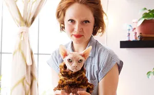 I Photograph Ladies With Their Cats To Debunk The Crazy Cat Lady Stereotype, And Here Are My Favorite Photos (16 Pics)