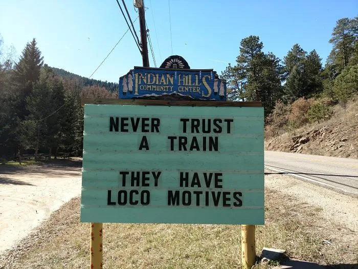 Someone In Colorado Is Putting Out The Funniest Signs Ever, And The Puns Are Priceless (New Pics)