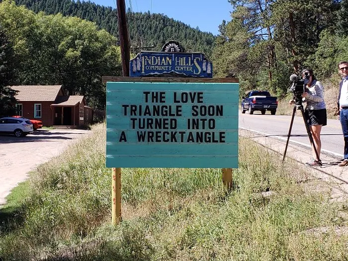 Someone In Colorado Is Putting Out The Funniest Signs Ever, And The Puns Are Priceless (New Pics)