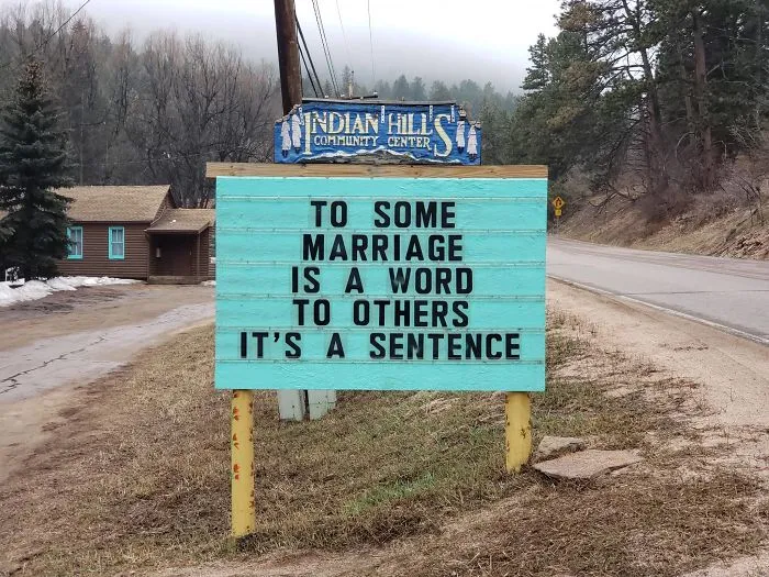 Someone In Colorado Is Putting Out The Funniest Signs Ever, And The Puns Are Priceless (New Pics)
