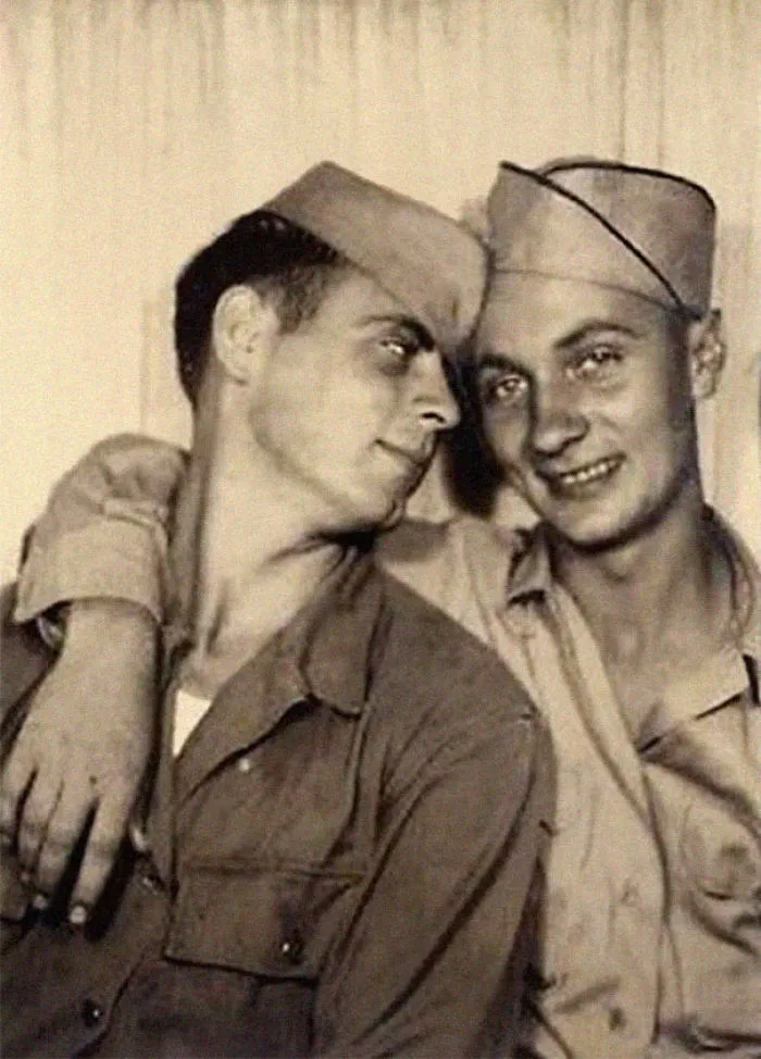 Esta persona estaba harta de aquellos que afirman que los homosexuales no existían antes, y recopiló 31 fotos antiguas para demostrarlo