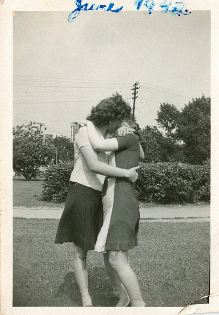 Esta persona estaba harta de aquellos que afirman que los homosexuales no existían antes, y recopiló 31 fotos antiguas para demostrarlo