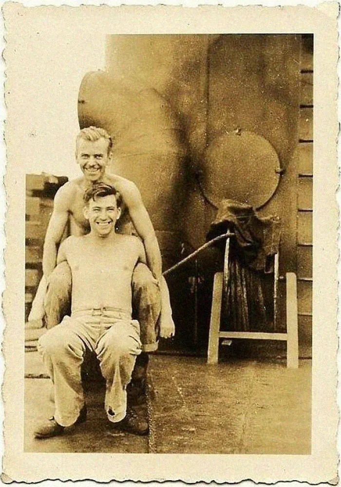 Esta persona estaba harta de aquellos que afirman que los homosexuales no existían antes, y recopiló 31 fotos antiguas para demostrarlo