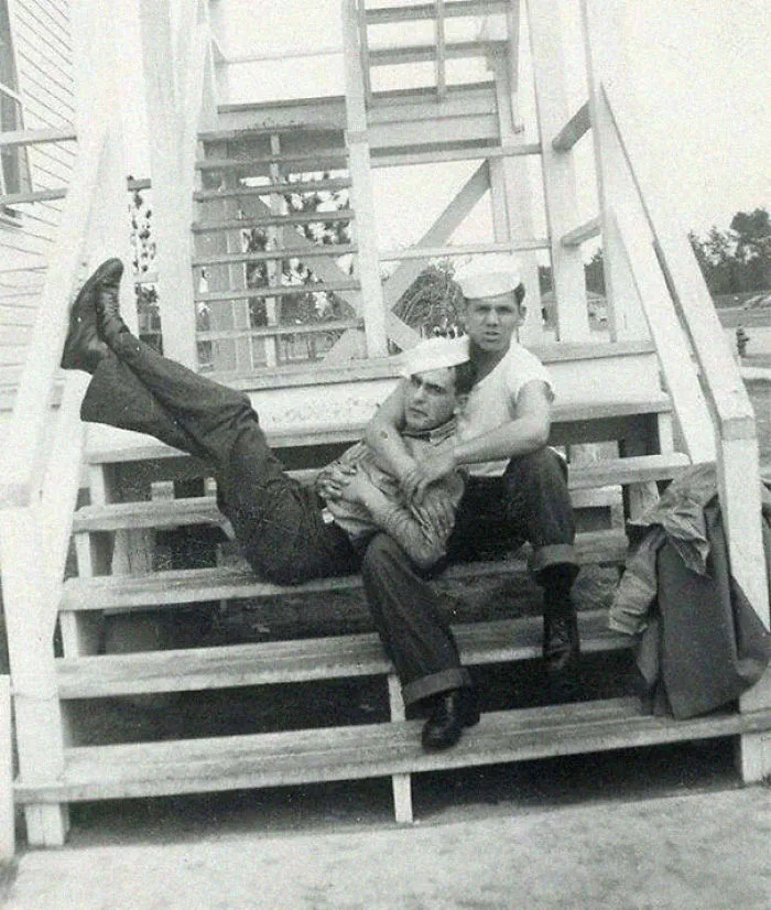 Esta persona estaba harta de aquellos que afirman que los homosexuales no existían antes, y recopiló 31 fotos antiguas para demostrarlo