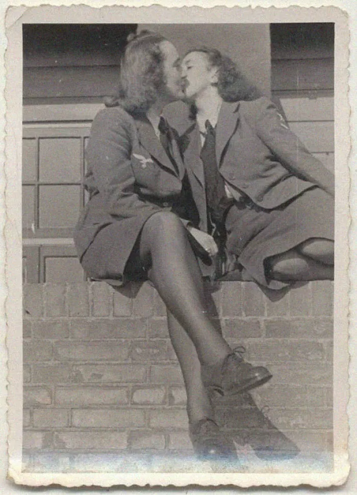 Esta persona estaba harta de aquellos que afirman que los homosexuales no existían antes, y recopiló 31 fotos antiguas para demostrarlo