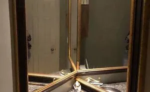 Real Estate Agent Posts 25 Of The Worst Home Design Finds By Her Fellow Agents