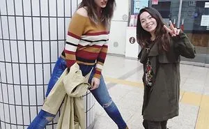 35 Times Tall People Hilariously Overshadowed Short People