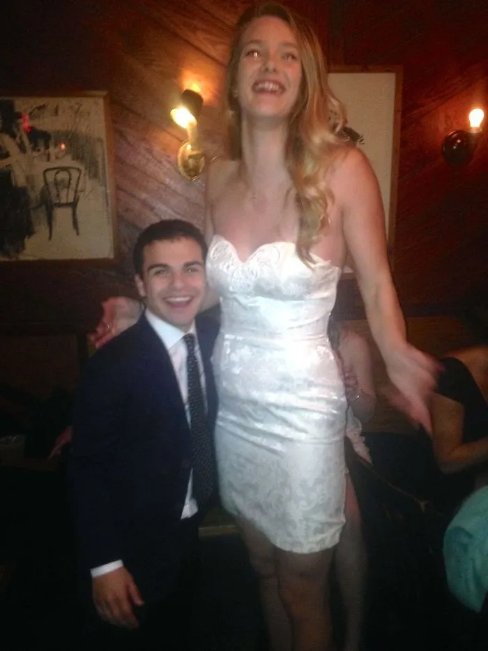 Cita formal con una chica de 1'93