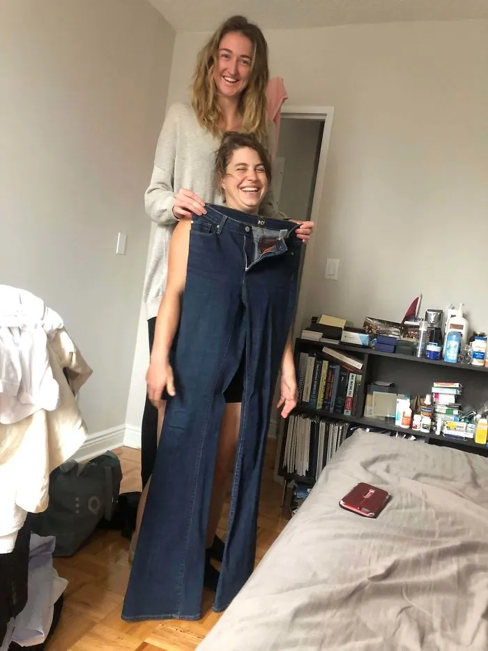 Le presté unos pantalones a mi amiga para usar como manta. Mido 1'95