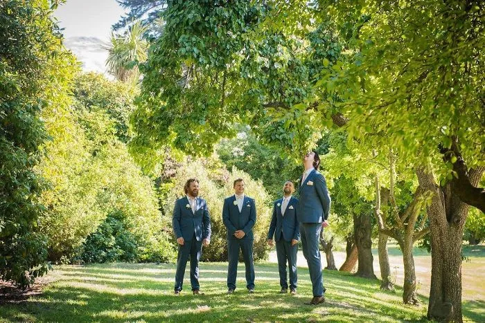 Cuando estás en una boda y no hay comida cerca