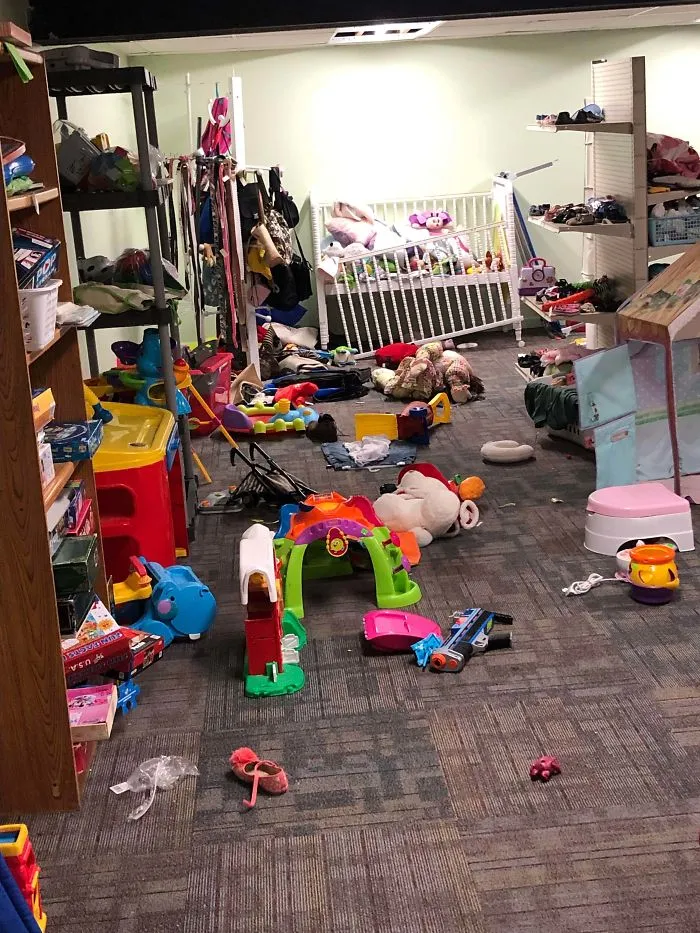 Cuando los padres dejan que sus hijos destruyan la tienda