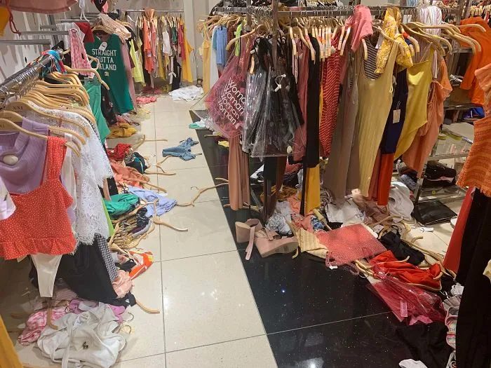 How People Leave The Aisle In Forever 21...
