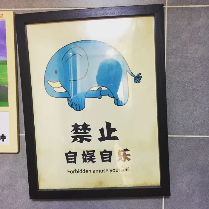Colgado en el baño de un restaurante en China