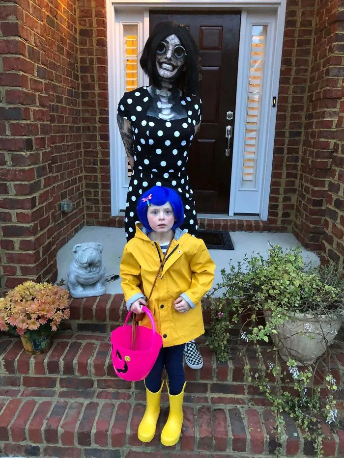 Mi Hija De 6 Años Quería Ser Caroline Para Halloween Y Que Yo La Acompañara Como Su Madre. Este Es El Resultado.