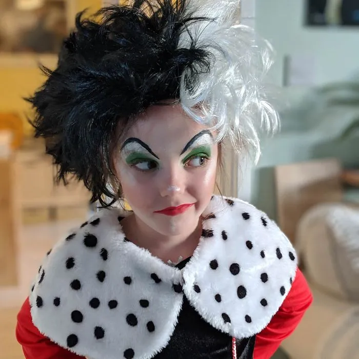 Algunas Niñas Quieren Ser Princesas Disney Para Halloween. Otras Van Por Caminos Diferentes... Es La Expresión Lo Que Hace Al Disfraz Genial