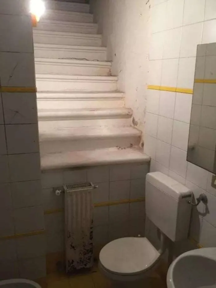 There's A Facebook Group That Posts Toilets With Threatening Auras, And Here's 40 Of The Best Ones